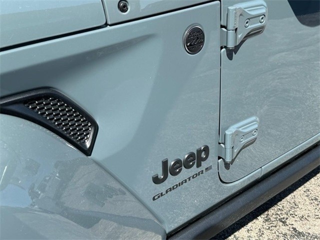 Jeep Gladiator Vehicle Image 12