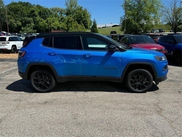 Jeep Compass Vehicle Image 02