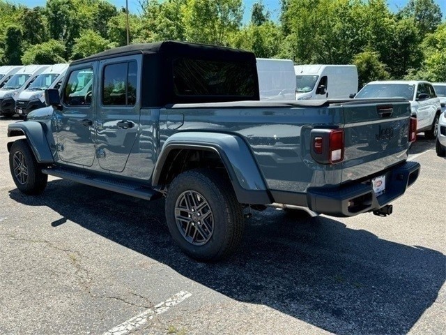 Jeep Gladiator Vehicle Image 04