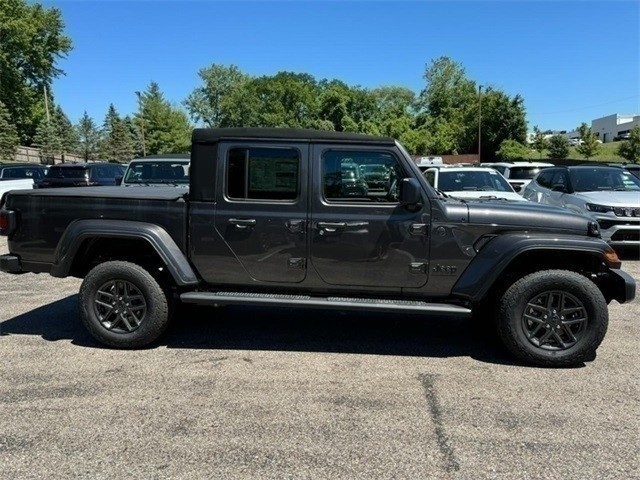 Jeep Gladiator Vehicle Image 02