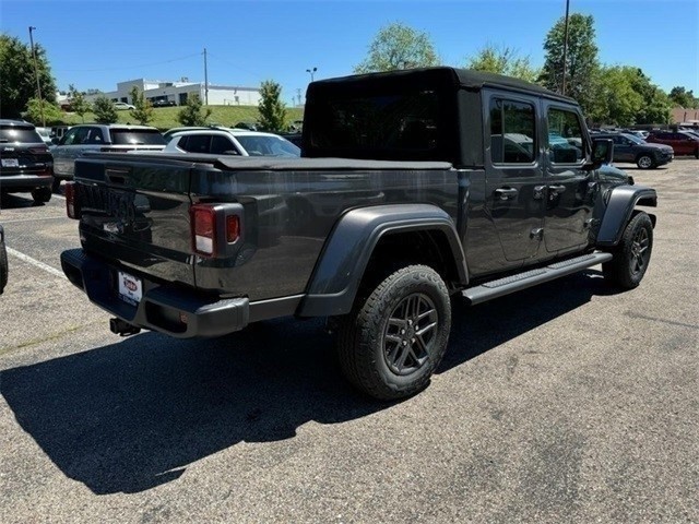 Jeep Gladiator Vehicle Image 03