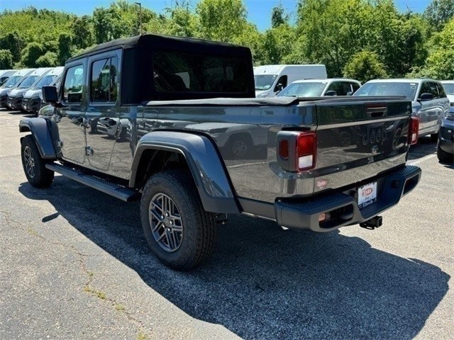 Jeep Gladiator Vehicle Image 04