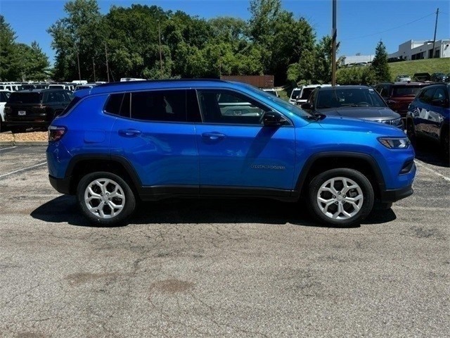 Jeep Compass Vehicle Image 02