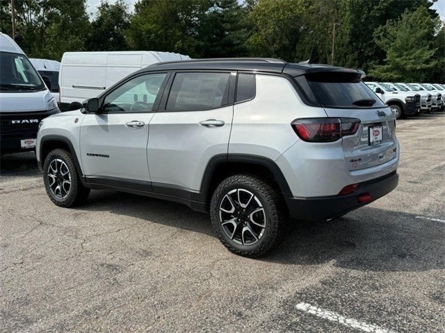 Jeep Compass Vehicle Image 04