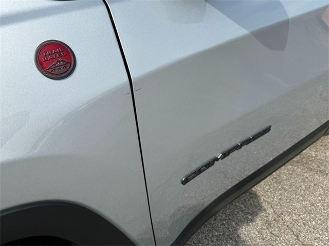 Jeep Compass Vehicle Image 12