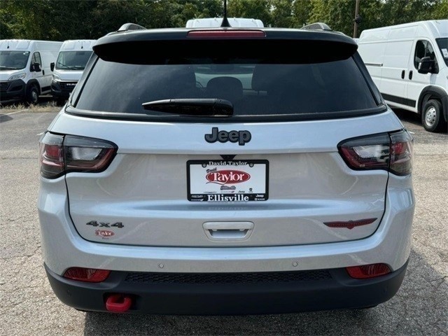 Jeep Compass Vehicle Image 19