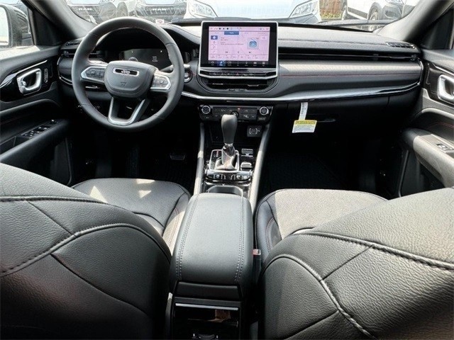 Jeep Compass Vehicle Image 21