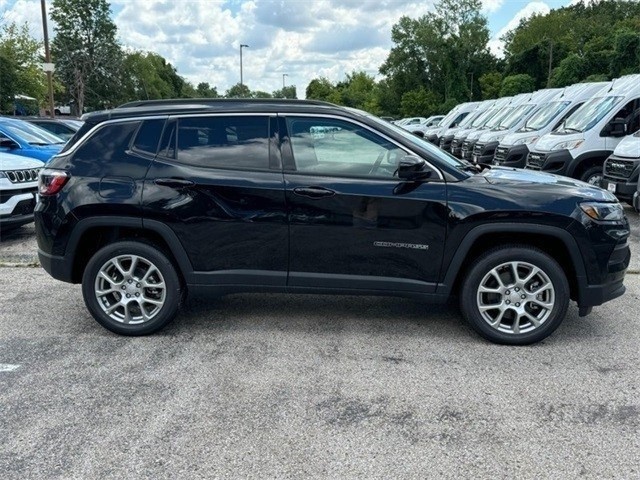 Jeep Compass Vehicle Image 02