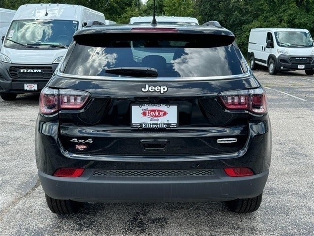 Jeep Compass Vehicle Image 17