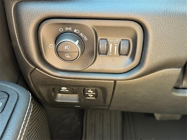 Ram 1500 Vehicle Image 24