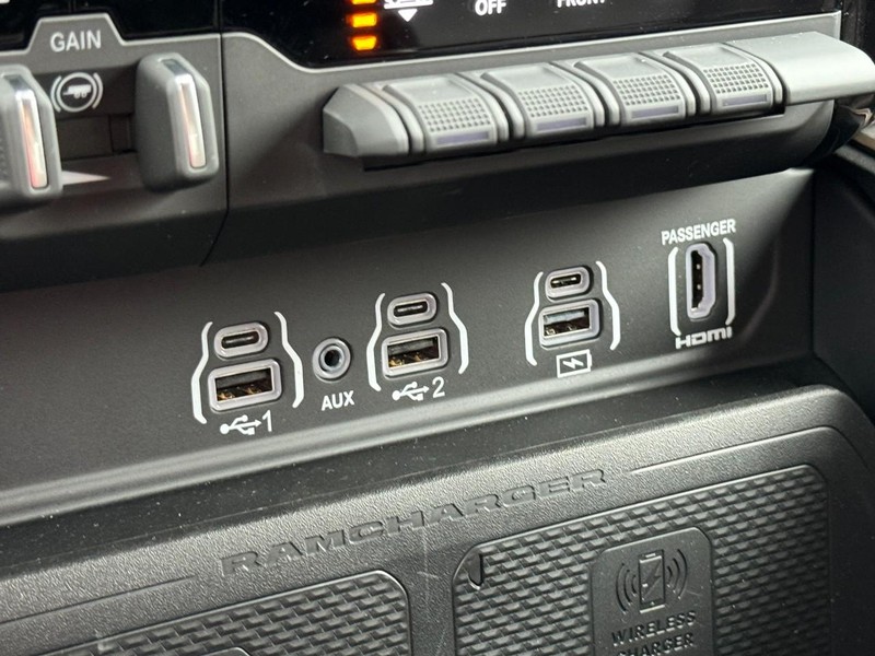 Ram 1500 Vehicle Image 32