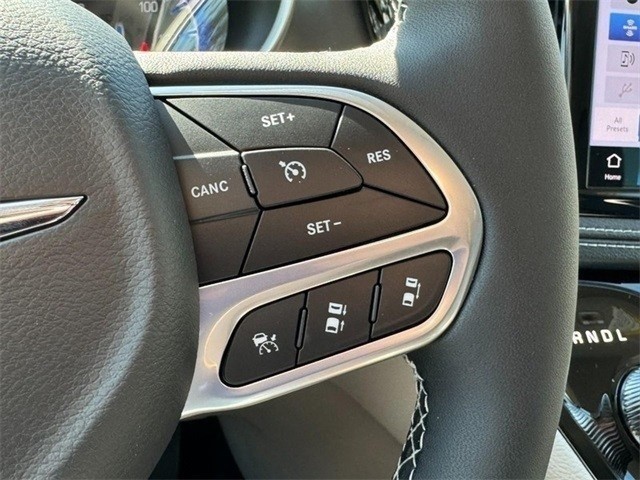 Chrysler Pacifica Vehicle Image 27