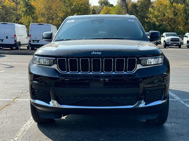 Jeep Grand Cherokee L Vehicle Image 09