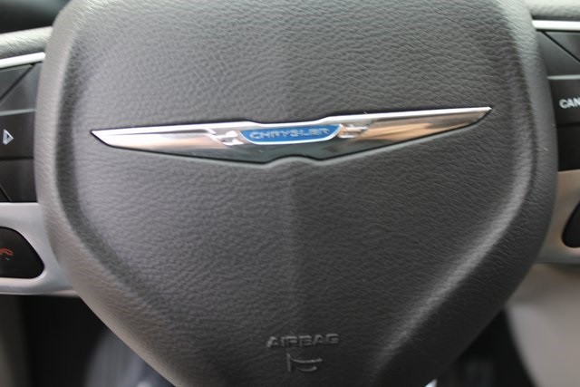 Chrysler Pacifica Vehicle Image 19