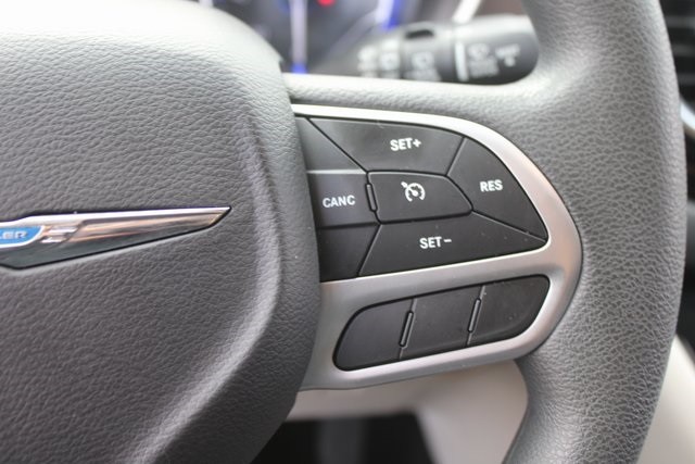 Chrysler Pacifica Vehicle Image 20