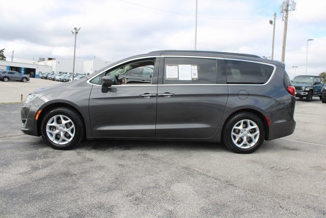 Chrysler Pacifica Vehicle Image 24