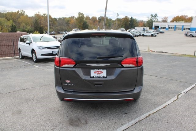 Chrysler Pacifica Vehicle Image 26