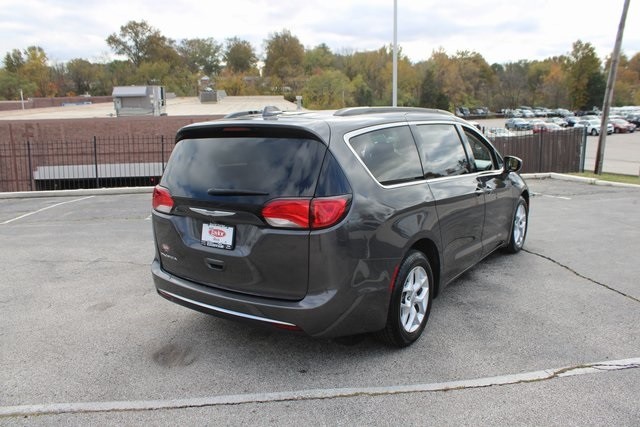 Chrysler Pacifica Vehicle Image 27