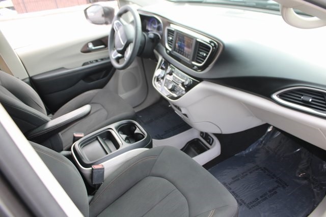 Chrysler Pacifica Vehicle Image 30