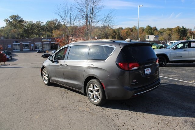 Chrysler Pacifica Vehicle Image 41