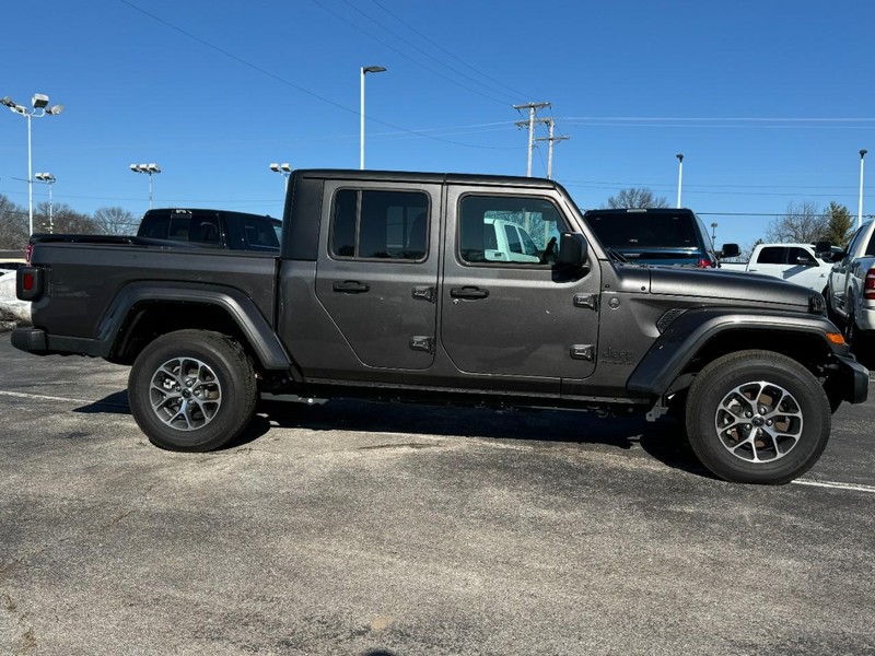 Jeep Gladiator Vehicle Image 02