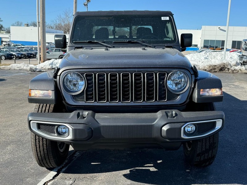 Jeep Gladiator Vehicle Image 09