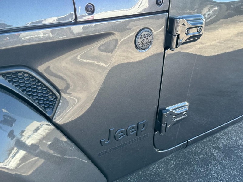 Jeep Gladiator Vehicle Image 11