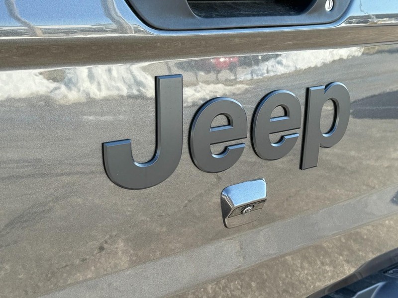 Jeep Gladiator Vehicle Image 13