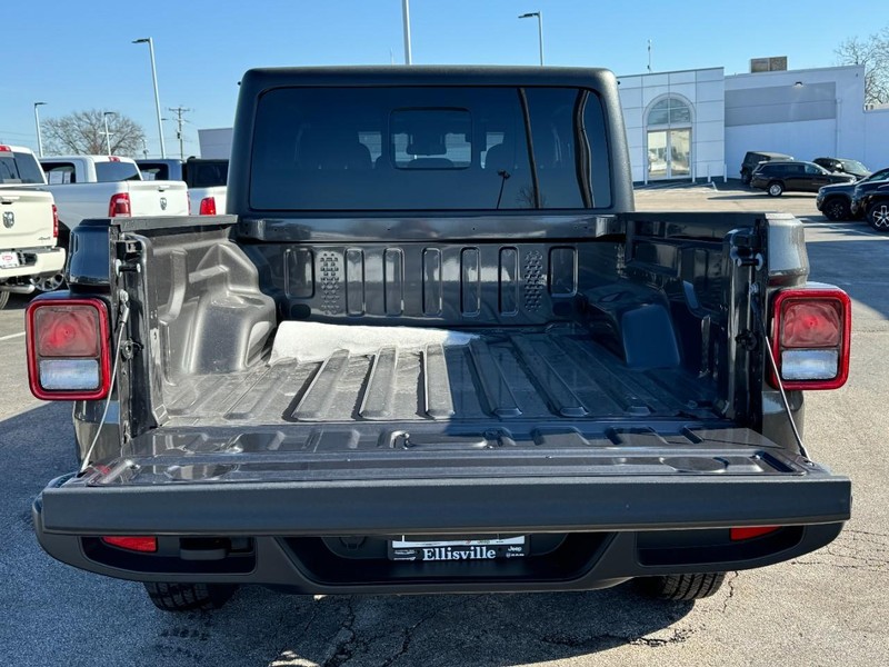 Jeep Gladiator Vehicle Image 14