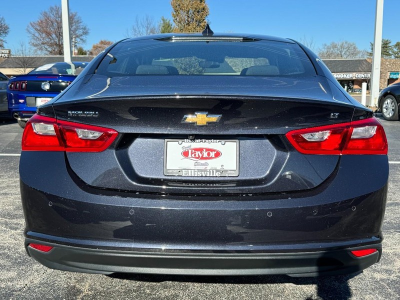 Chevrolet Malibu Vehicle Image 15