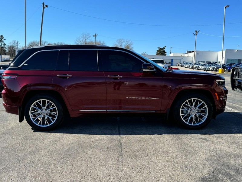 Jeep Grand Cherokee Vehicle Image 02