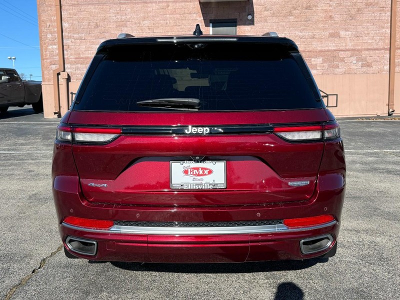 Jeep Grand Cherokee Vehicle Image 15