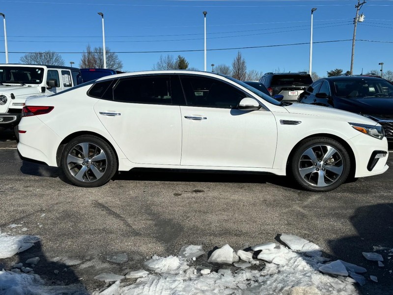 Kia Optima Vehicle Image 02