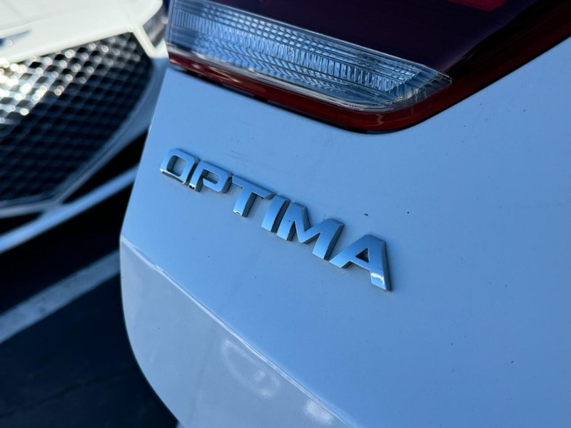 Kia Optima Vehicle Image 13