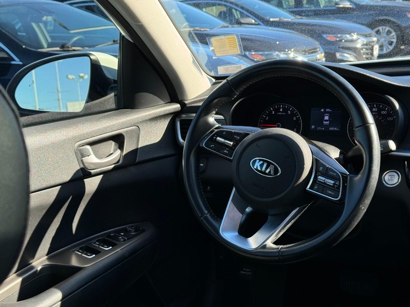 Kia Optima Vehicle Image 19