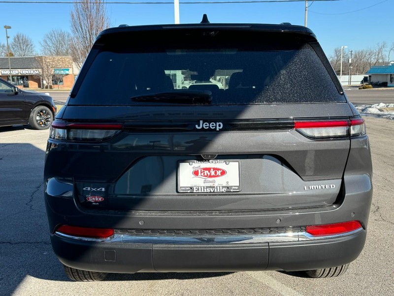 Jeep Grand Cherokee Vehicle Image 13