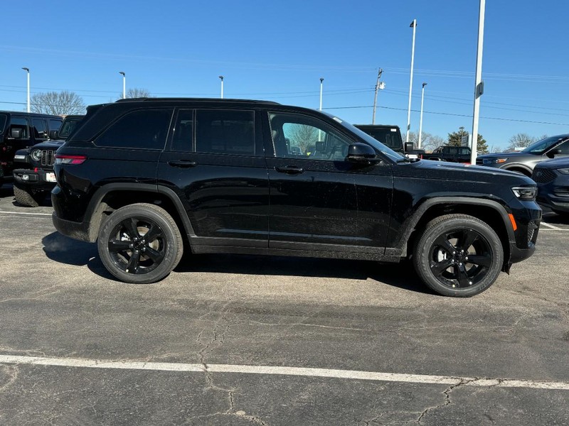 Jeep Grand Cherokee Vehicle Image 02