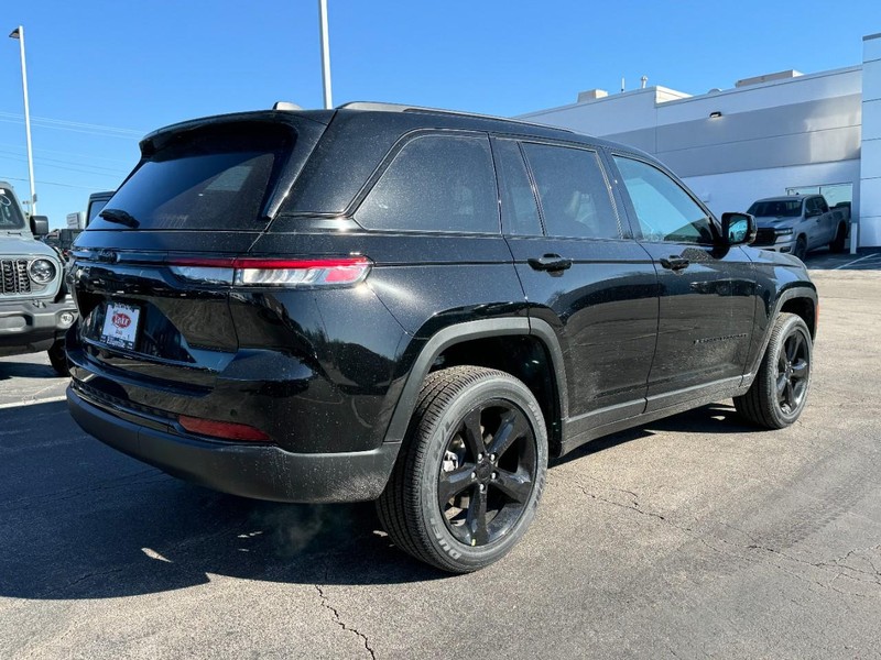 Jeep Grand Cherokee Vehicle Image 03