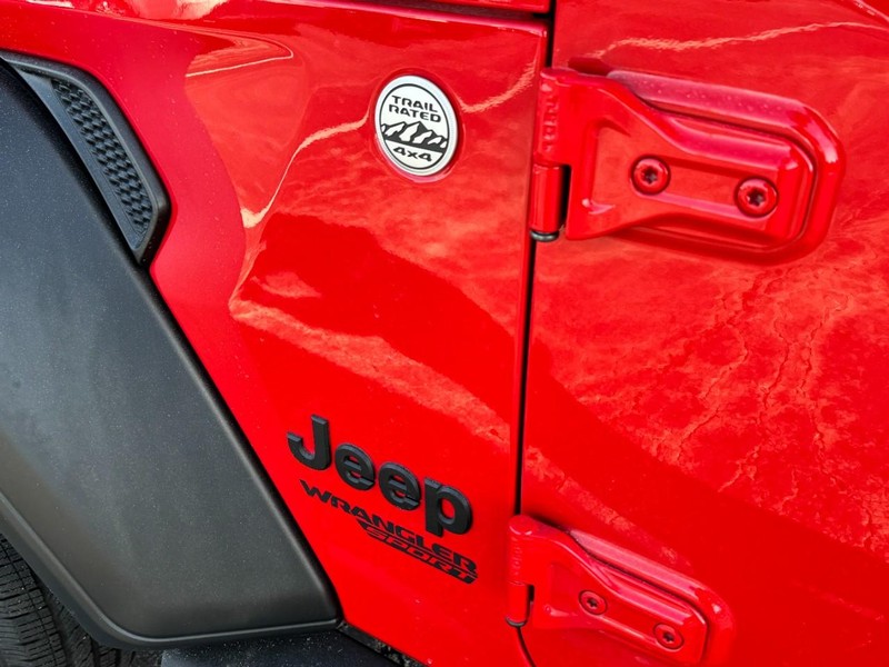 Jeep Wrangler Vehicle Image 11