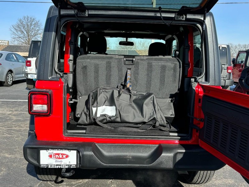 Jeep Wrangler Vehicle Image 13