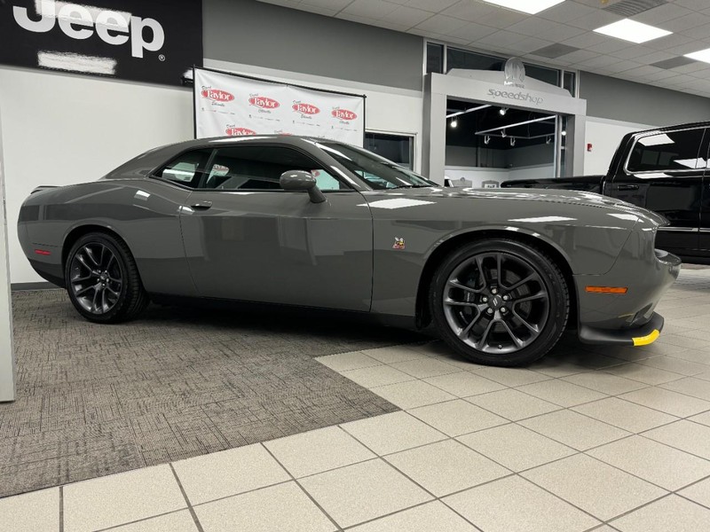 Dodge Challenger Vehicle Image 02