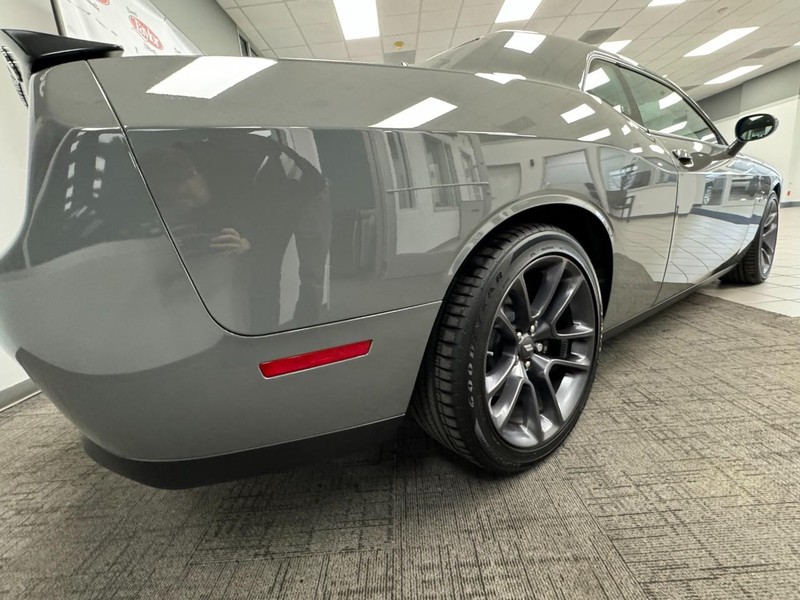 Dodge Challenger Vehicle Image 03