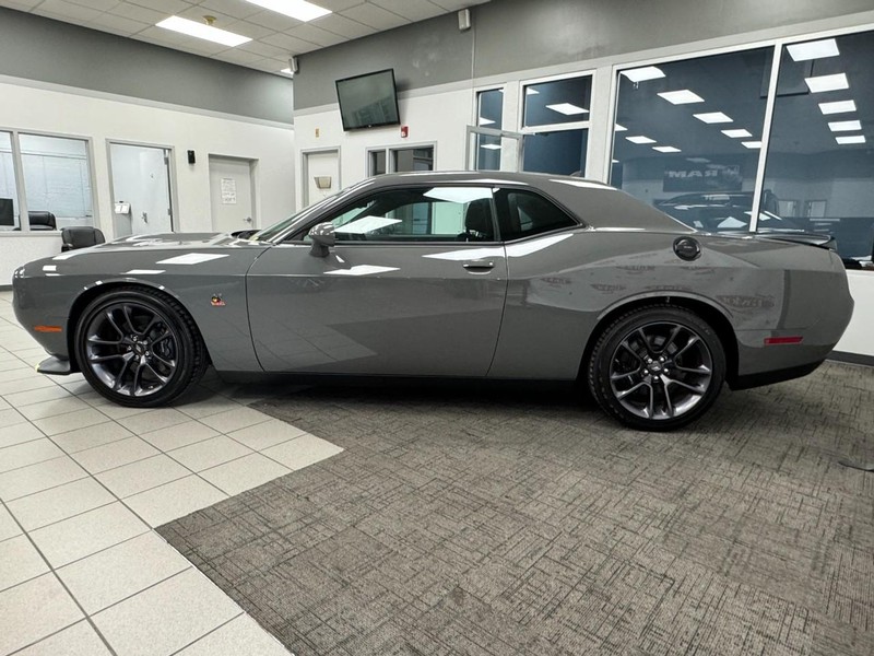 Dodge Challenger Vehicle Image 04