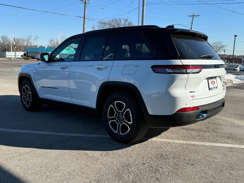 Jeep Grand Cherokee 4xe Vehicle Image 04