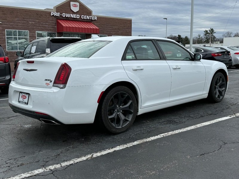 Chrysler 300 Vehicle Image 03