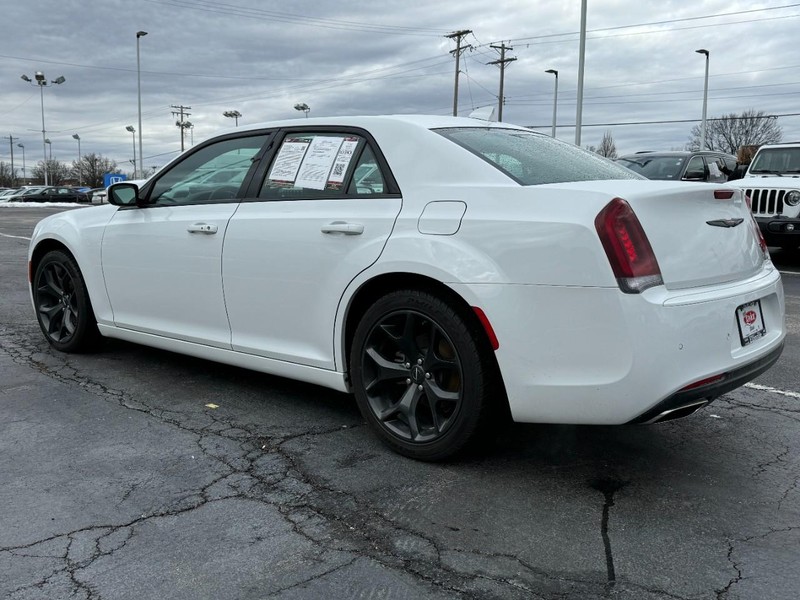 Chrysler 300 Vehicle Image 04