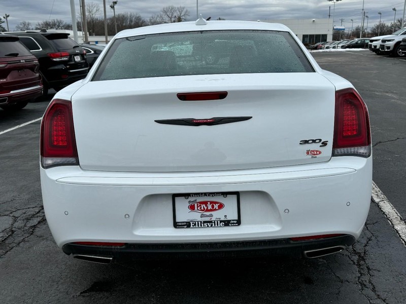 Chrysler 300 Vehicle Image 14