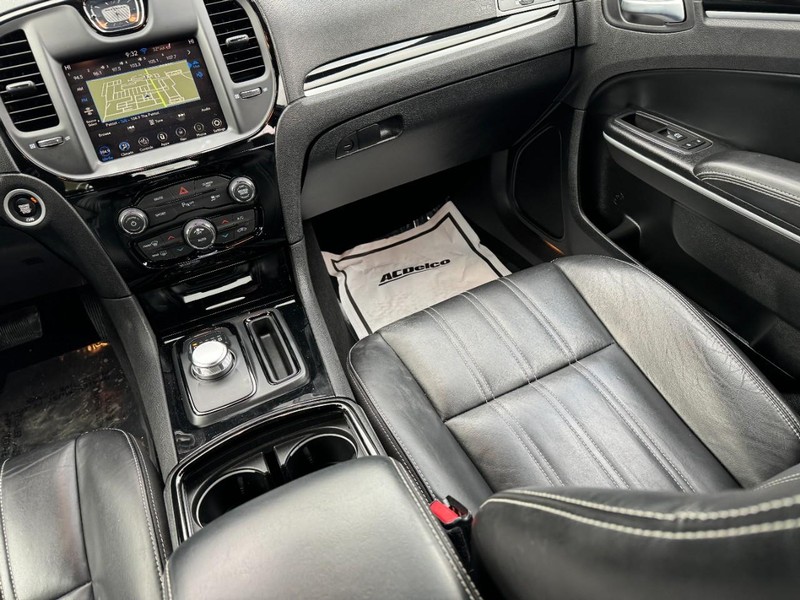 Chrysler 300 Vehicle Image 20