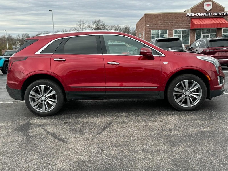 Cadillac XT5 Vehicle Image 02