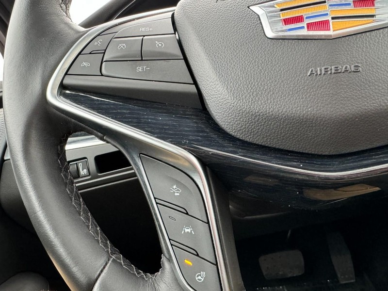 Cadillac XT5 Vehicle Image 24